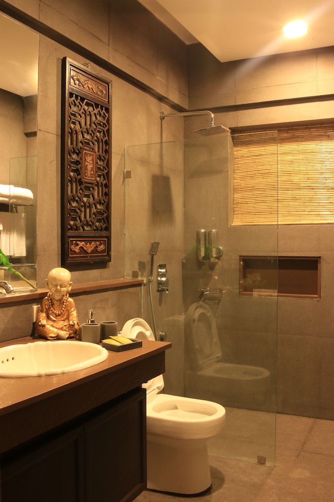 The Oriental Luxury Suites Tagaytay 49/50