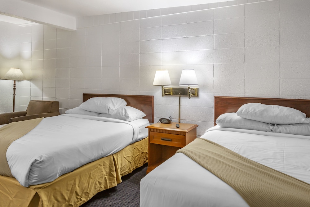 BASIC, 2 QUEEN BEDS