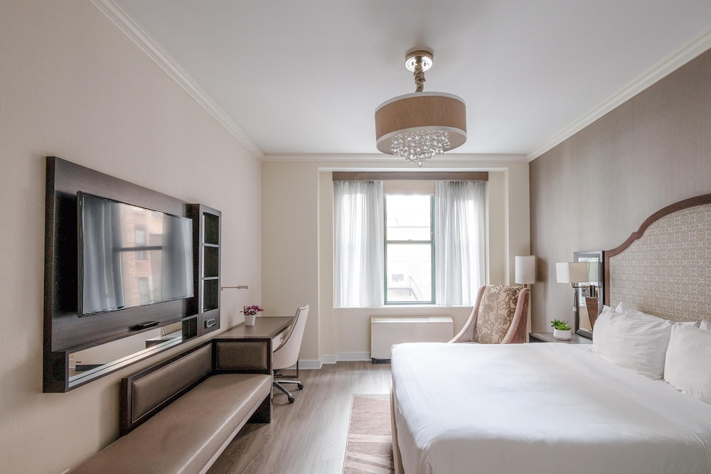 ROOM, KING BED