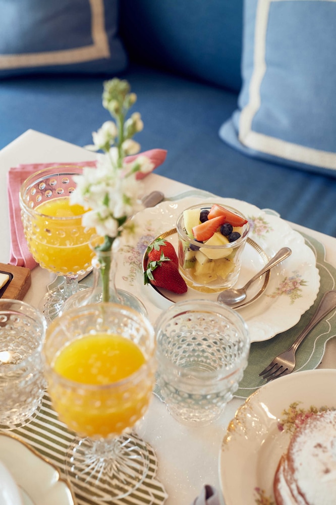 Cristine Bedfor Mahon Boutique Hotel 46/60