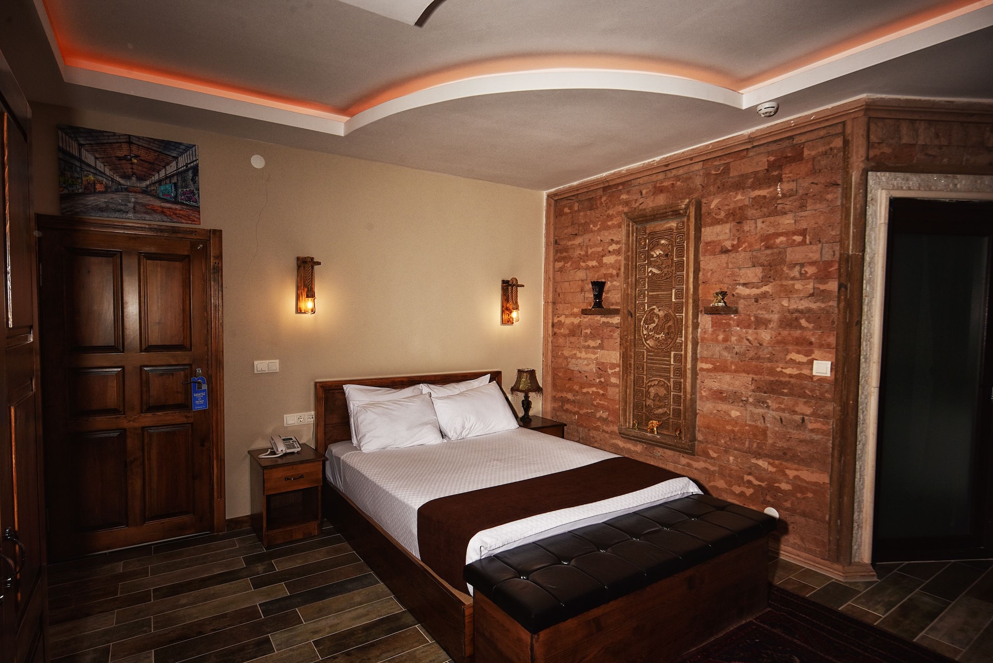 DESIGN, QUEEN BED, GARDEN VIEW