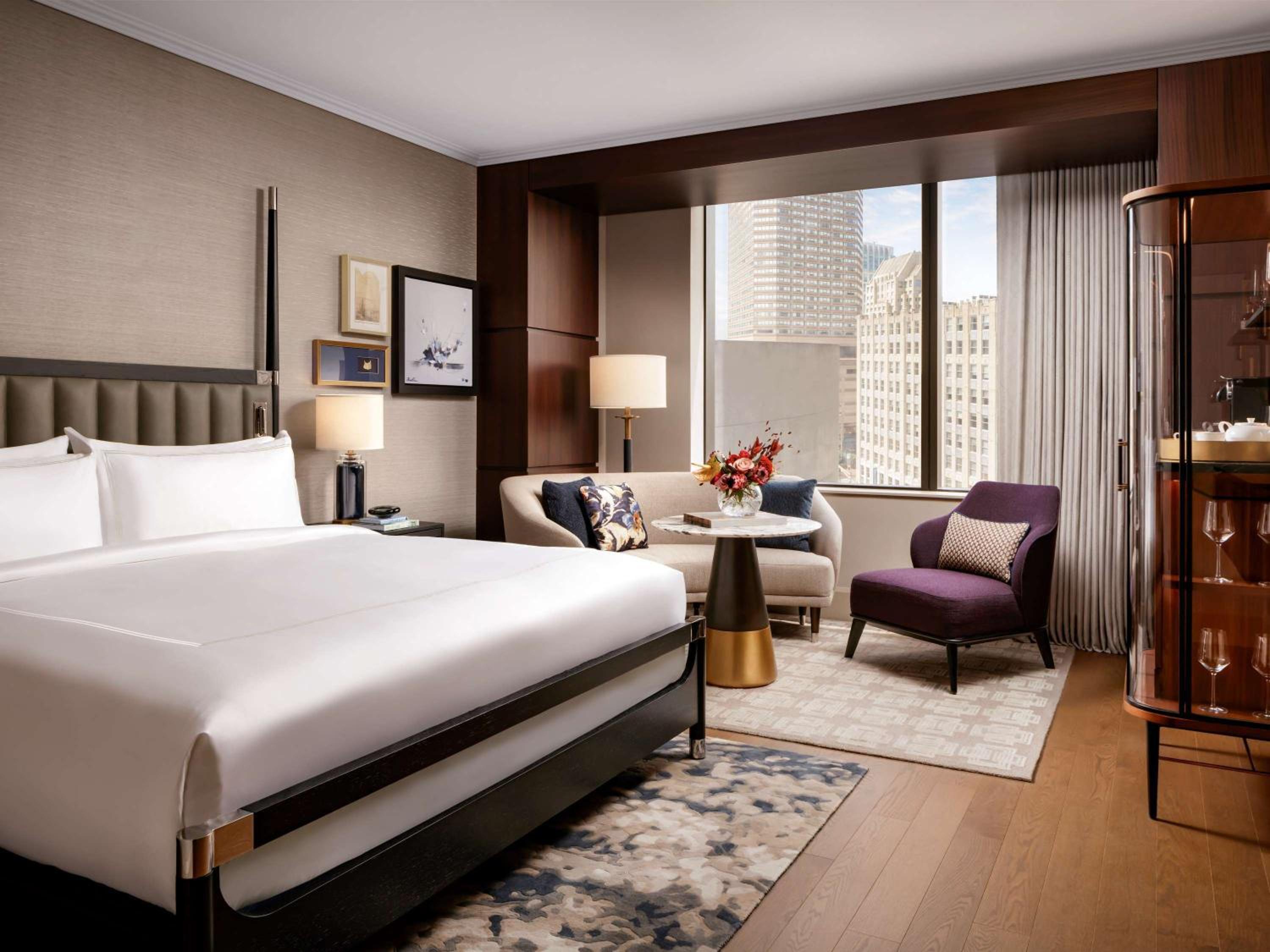DELUXE, KING BED