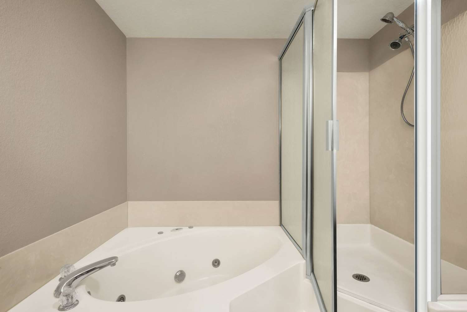 Baymont by Wyndham Washington 44/45
