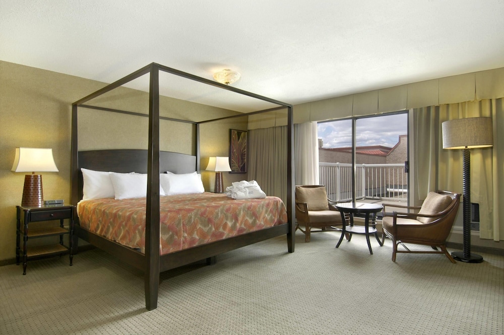 POLYNESIAN, STUDIO, SUITE, KING BED