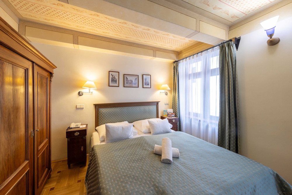 STANDARD, DOUBLE OR TWIN BED