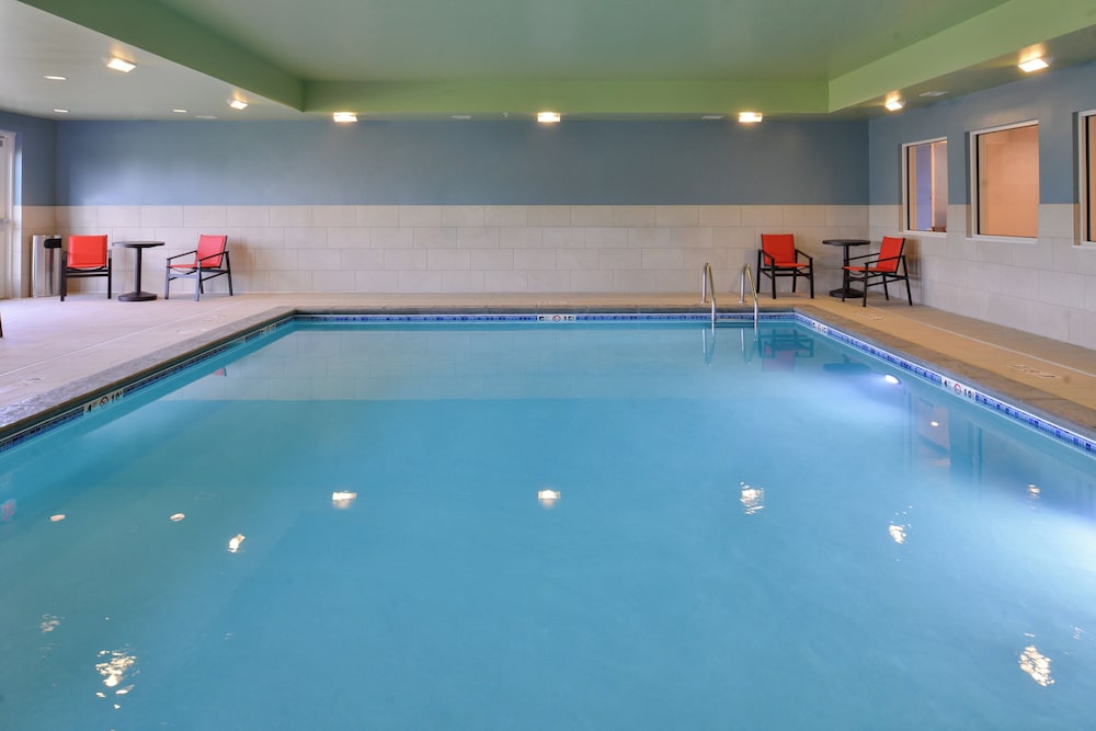 Holiday Inn Express and Suites - Mall of America - MSP Airport 35/68