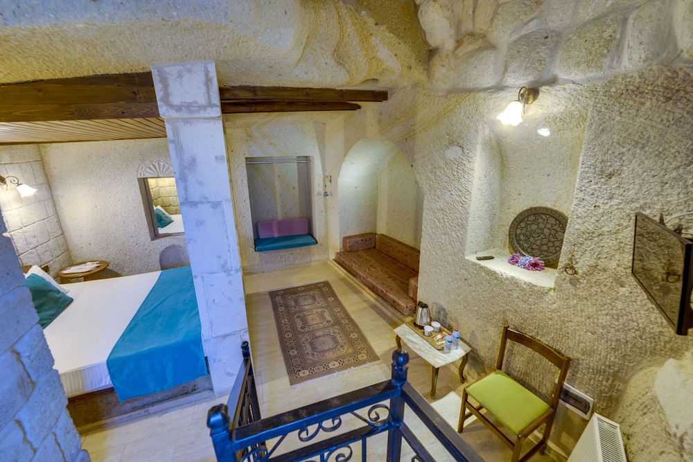 El Puente Cave Hotel 20/50