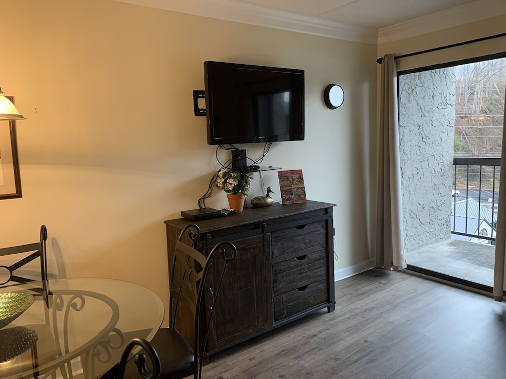 Olde Gatlinburg Rentals 10/50
