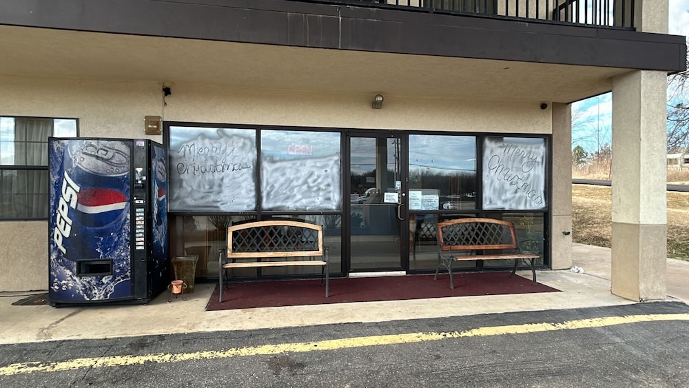 HiWay Inn Express Kiowa Hwy 69 6/55