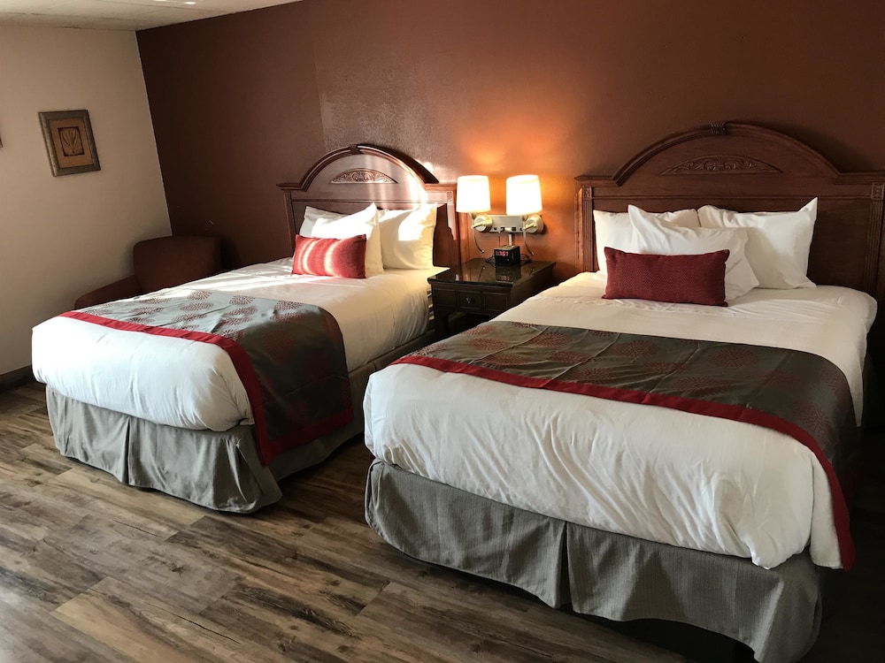 غرفة بسريرين كوين، Albert Lea Inn & Suites 2/6