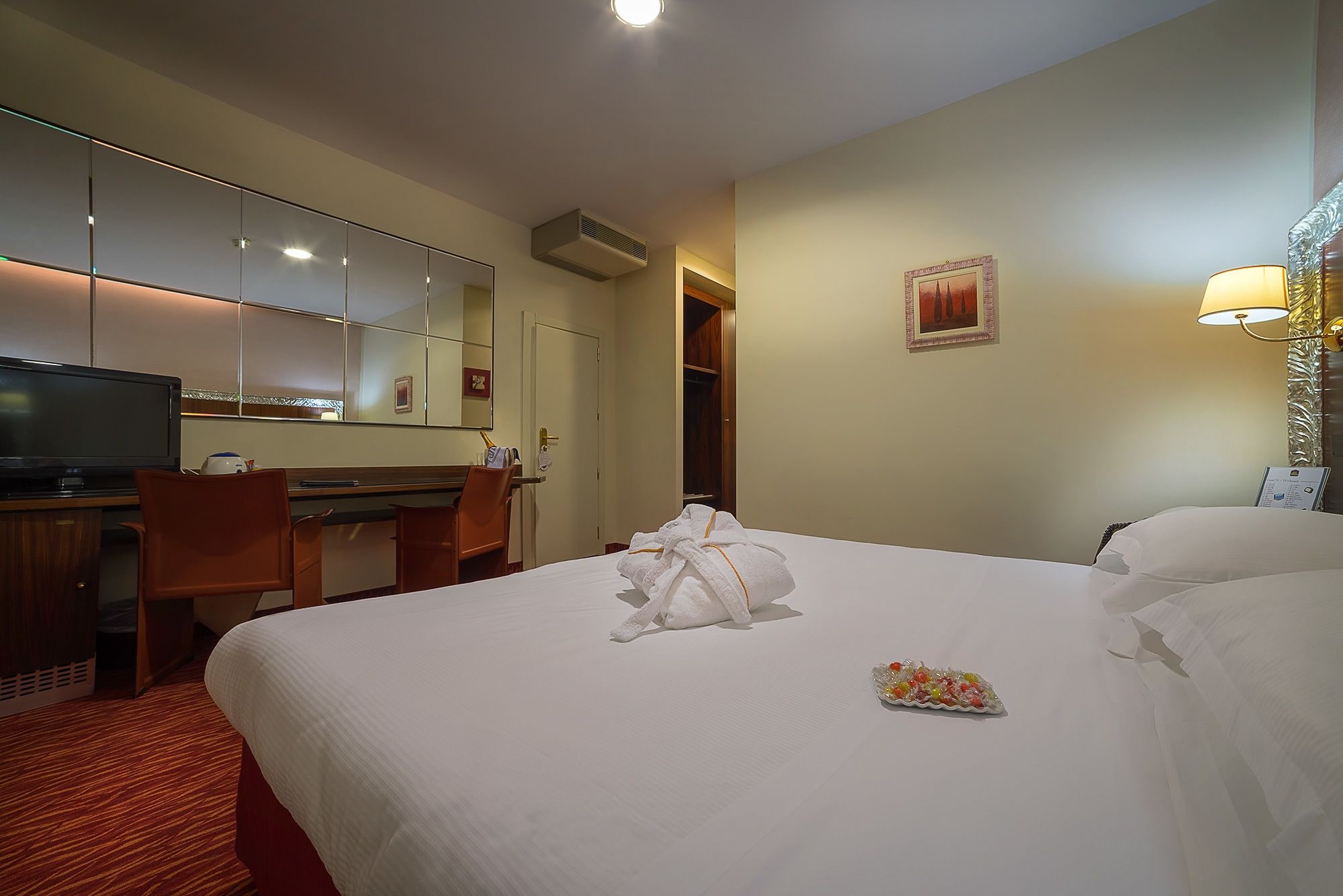 SUPERIOR, DOUBLE BED