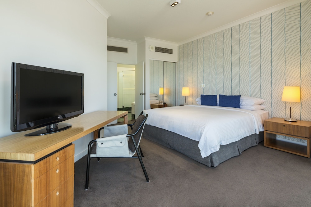 Shangri La the Marina Cairns 24/74