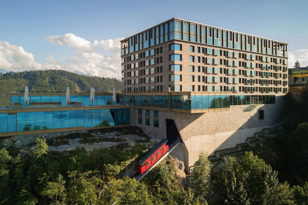 Burgenstock Hotel & Alpine Spa 11/90