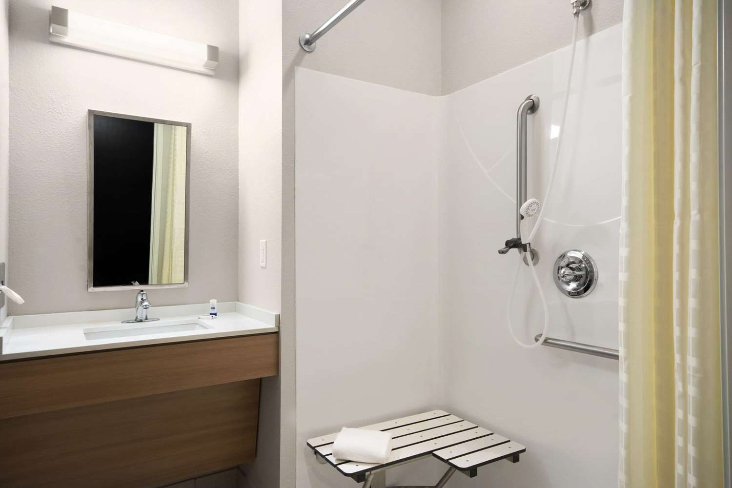 Microtel Inn Suites By Wyndham Lynchburg 24/24