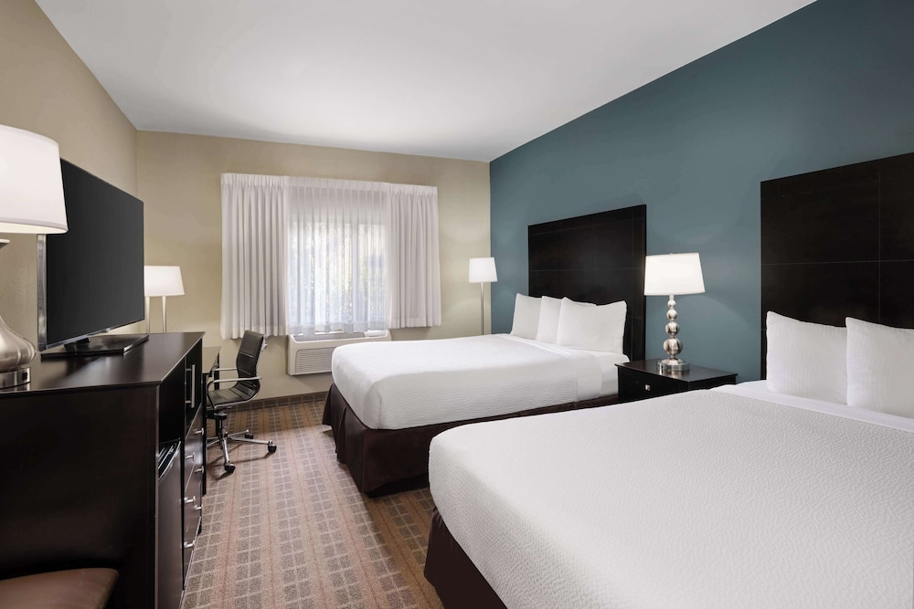 STANDARD, 2 QUEEN BEDS