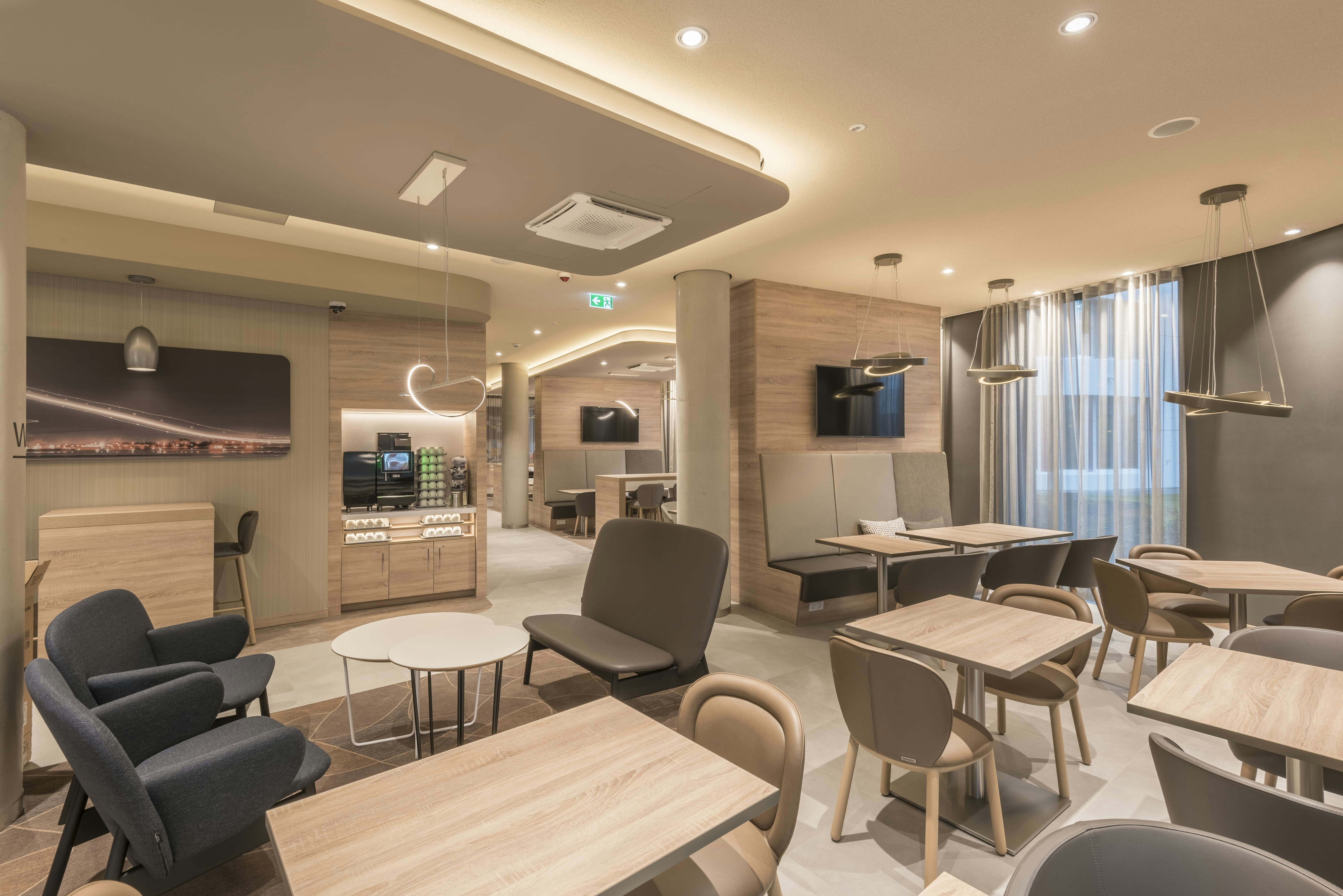 Hampton By Hilton Frankfurt Airport 32/38