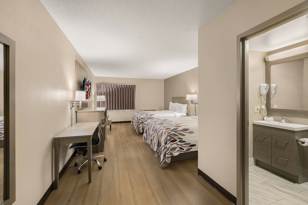 Red Roof Inn & Suites Newport – Middletown, RI 14/44