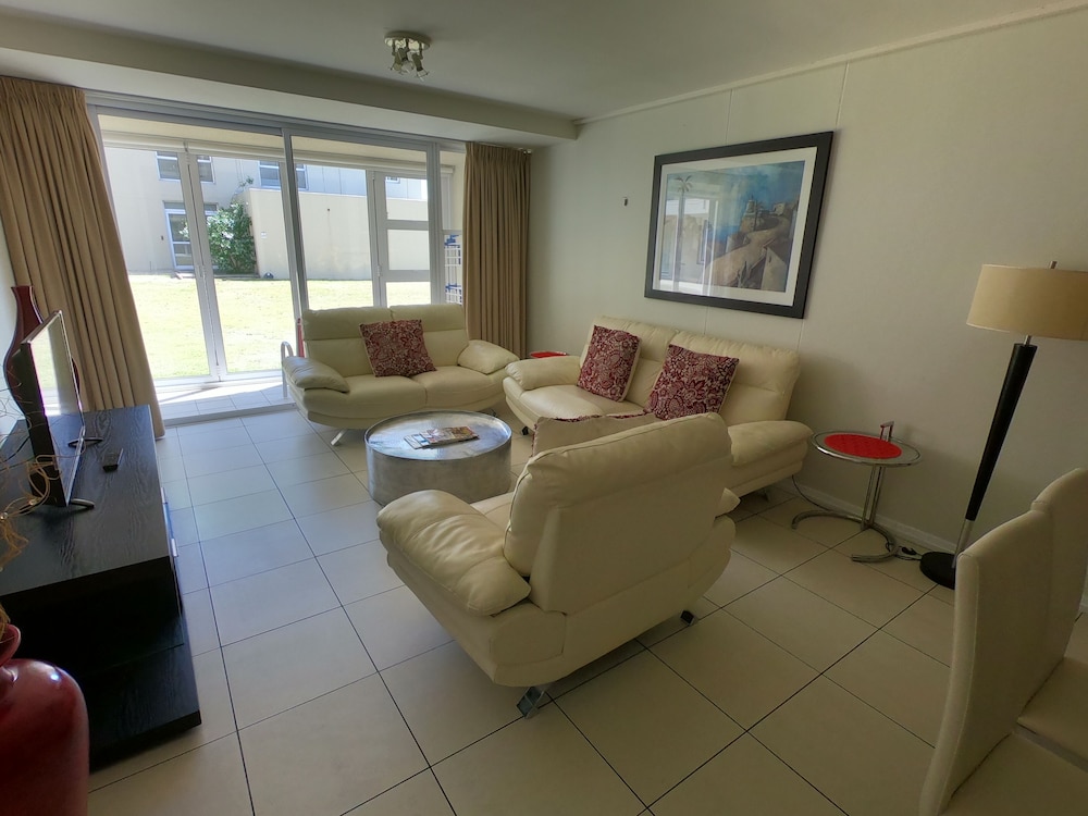 Luxury On The Beach Lagoon Beach 20/55
