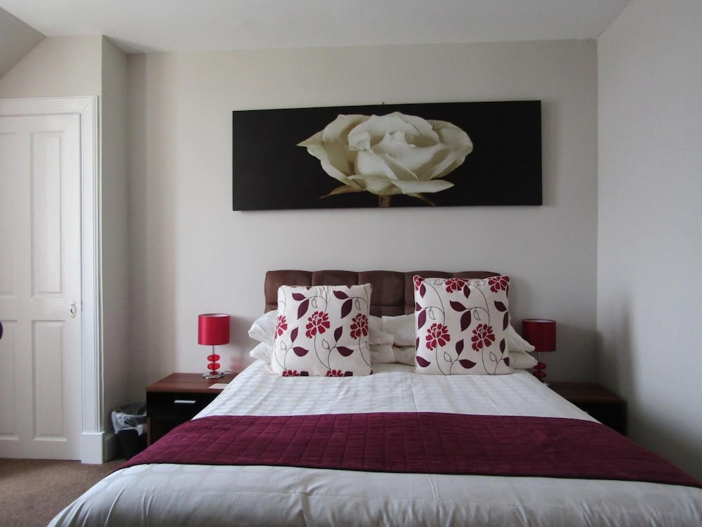 Adelphi Villa 6/39