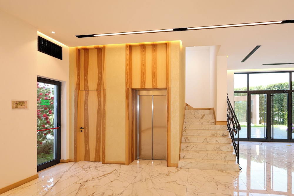 Grand White City Hotel 28/41