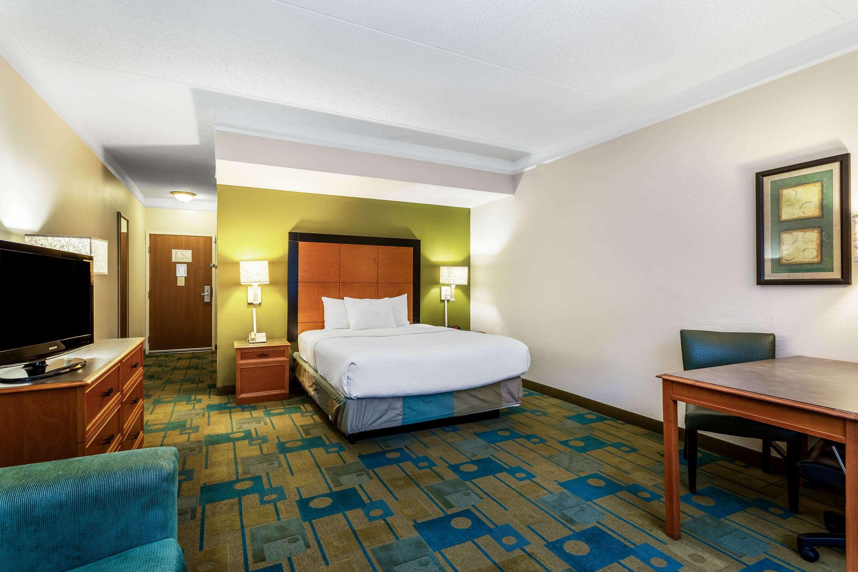 Room, Queen Bed