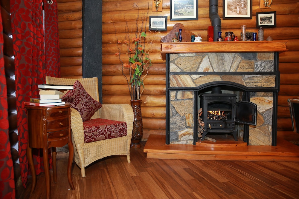 Queenswood Cottage 26/38