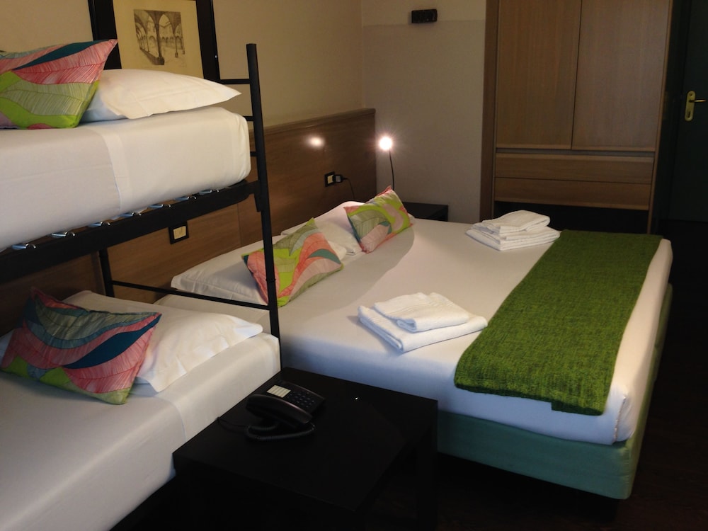 Hotel Forum 17/34