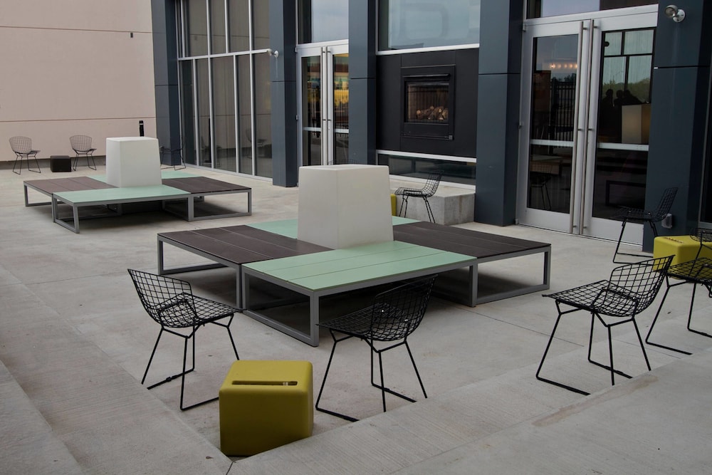 Aloft Tulsa 44/44