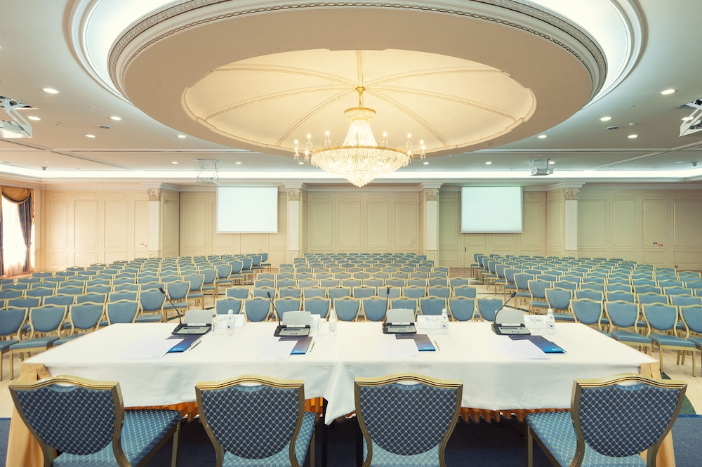 Radisson Hotel Astana 60/71