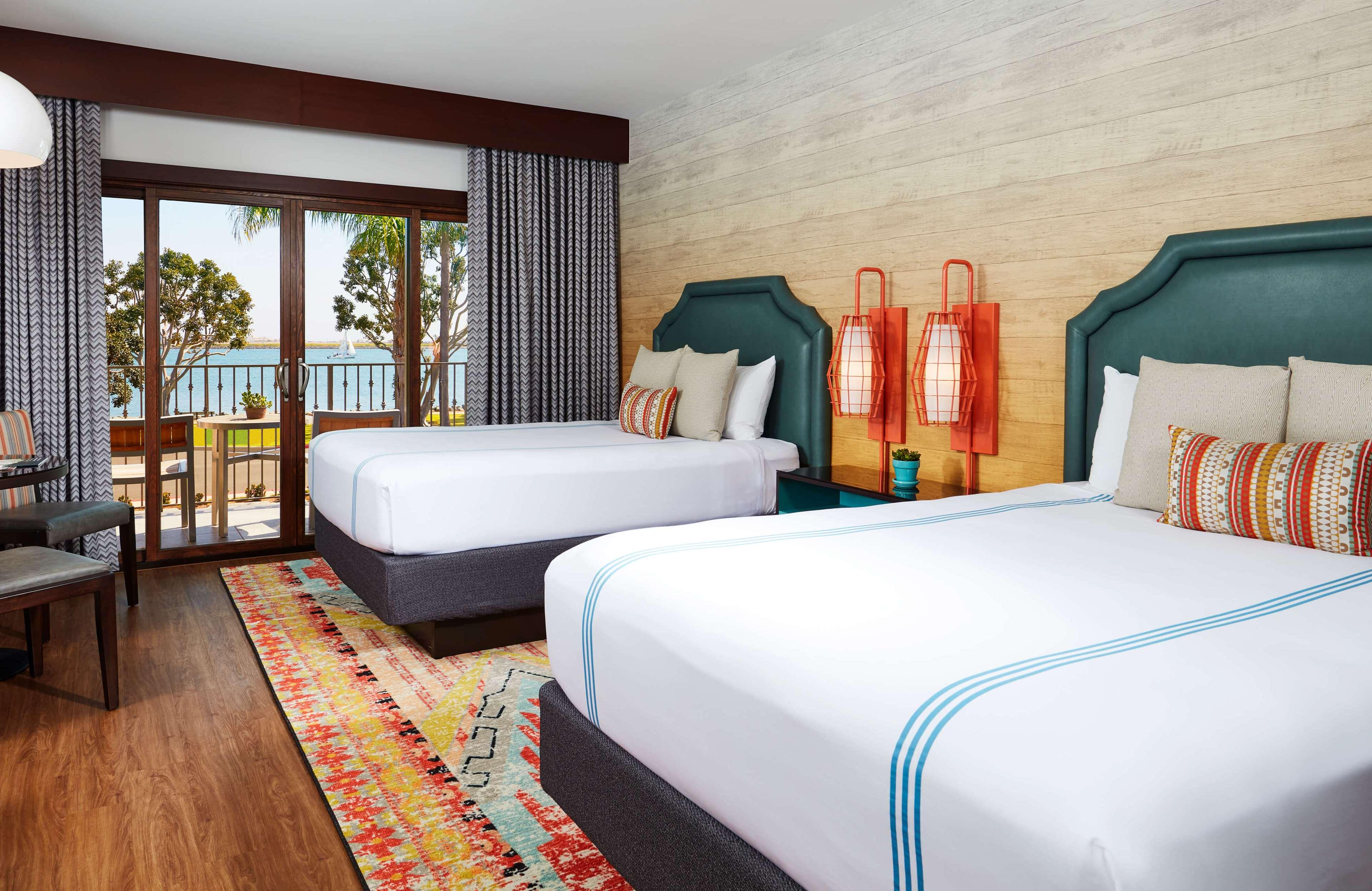 Junior Suite, Queen Bed, Bay View