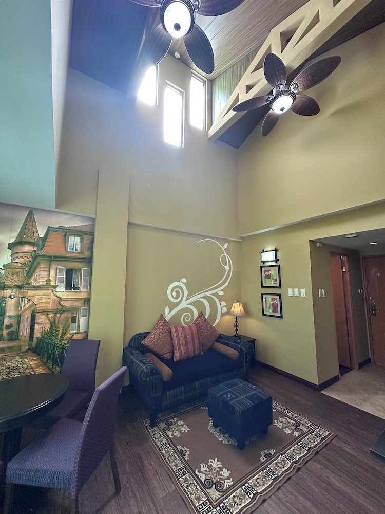 Lee Boutique Hotel 64/74