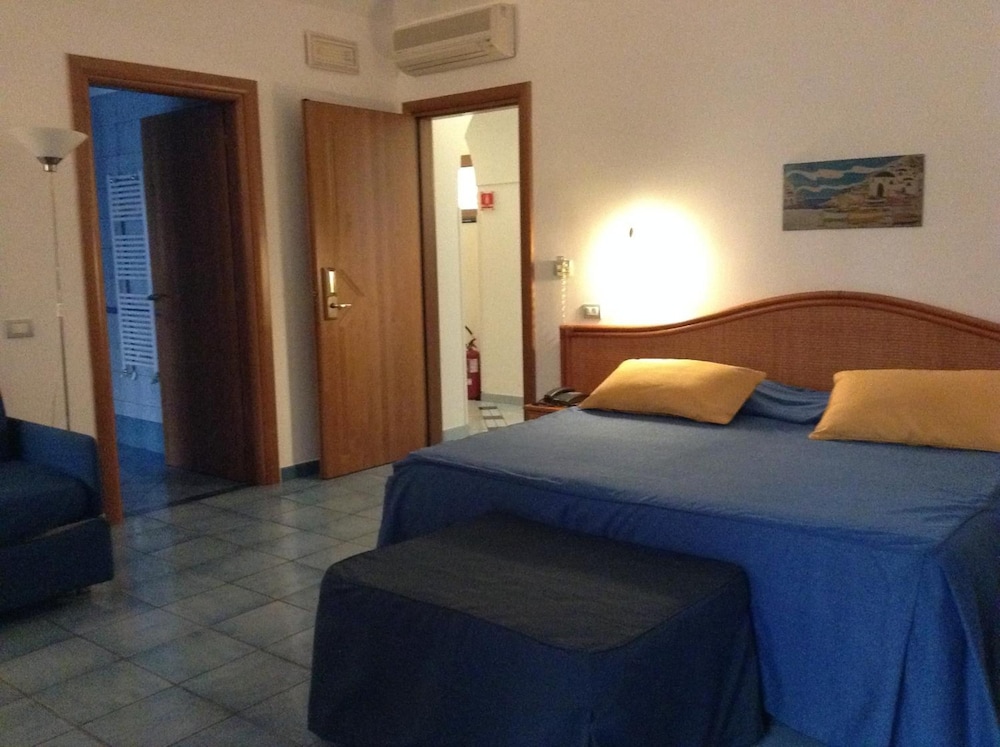 HOTEL FLORIDIANA 24/63