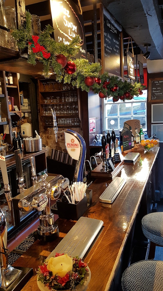 Noel Arms Hotel 42/49