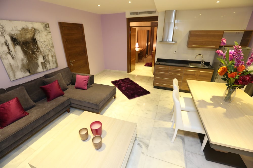 DELORA HOTEL AND SUITES 41/65