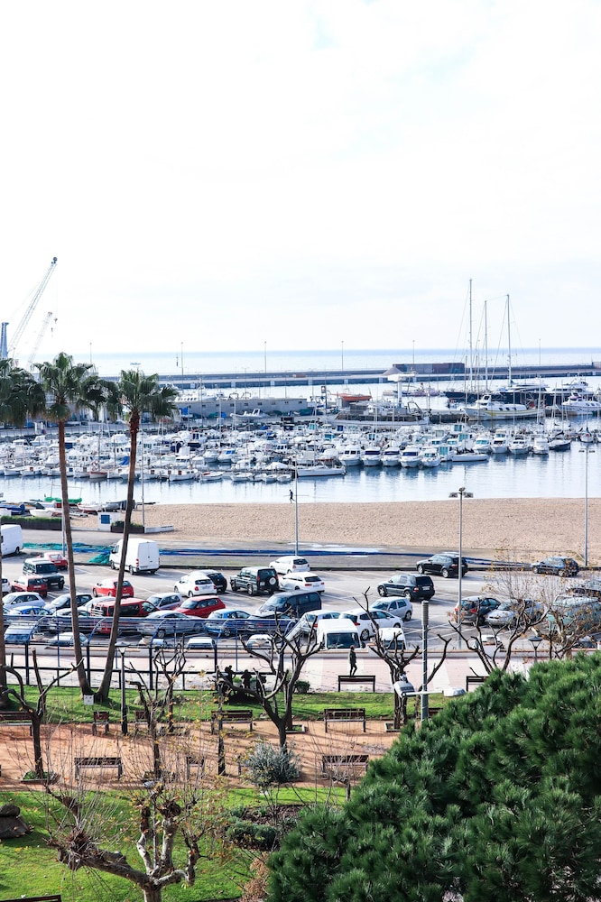 Marina Hotel 41/45