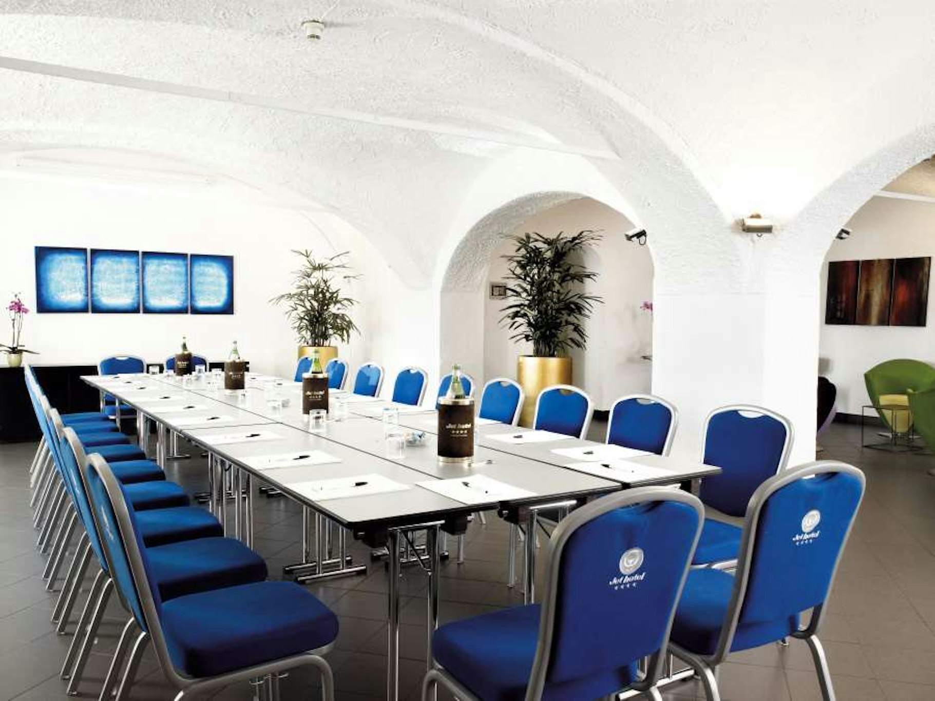 Jet Hotel 60/66