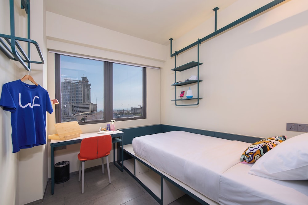 4 Bedrooms, All Together, Apartment, 2 Queen and Twin Beds