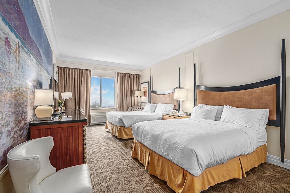 Holiday Inn Express Long Beach 21/63