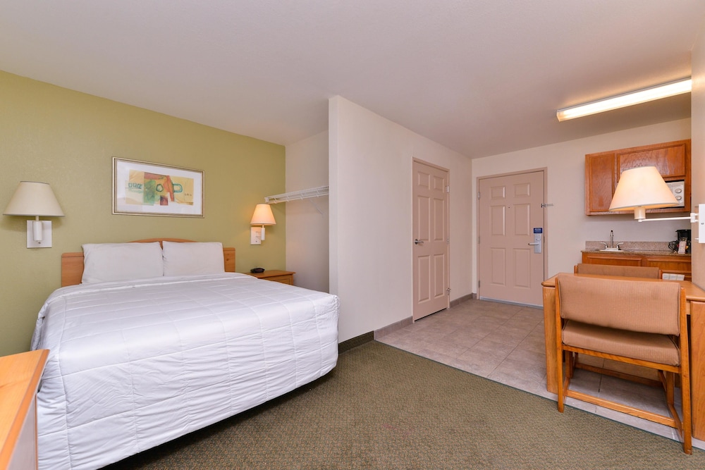 Americas Best Value Inn Suites Winnie 12/17