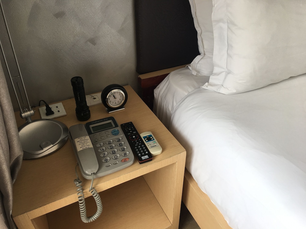 Regency Grand Suites 25/66