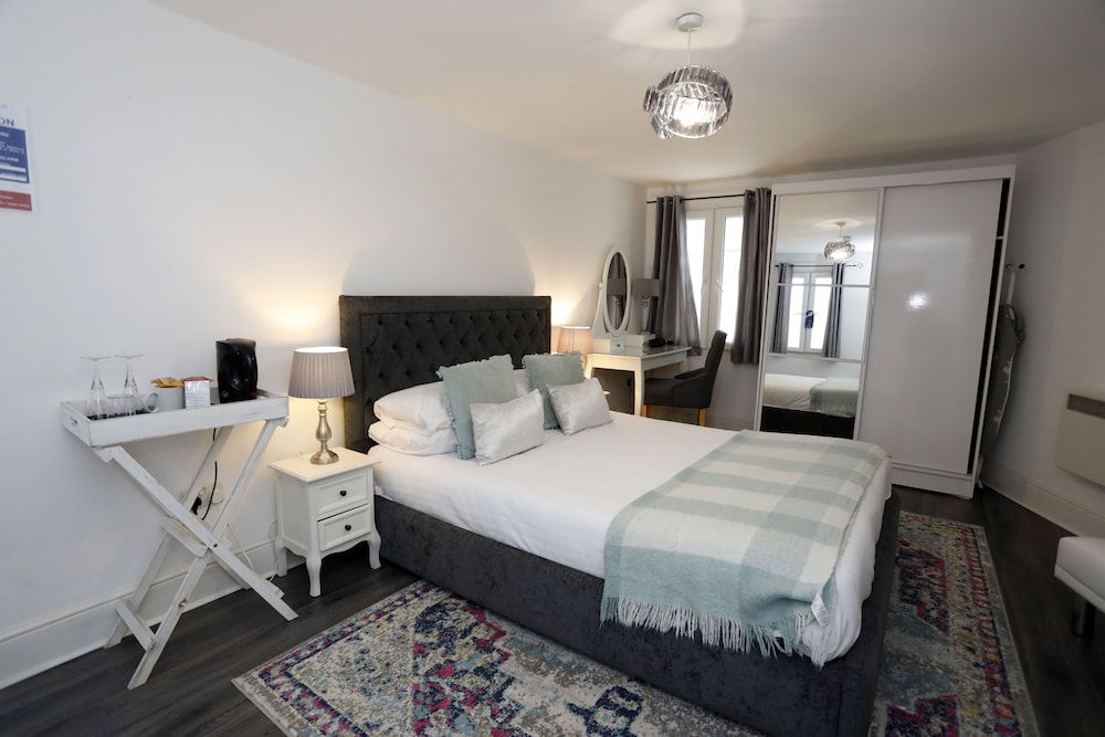 Bexley Village Hotel 25/50