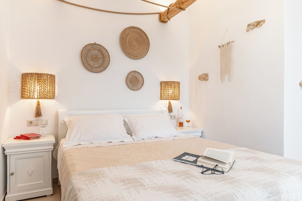 Comfort, Apartment, Queen Bed, Garden and Sea View، Glaronissi Beach 4/10