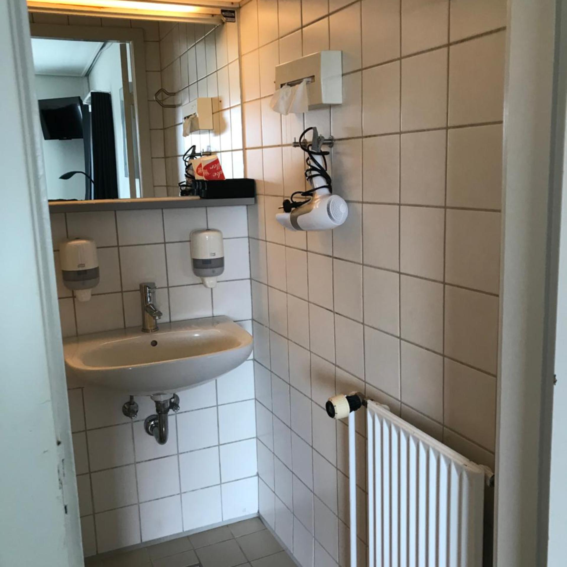 Room, Twin Beds, with Extra Bed 6/6