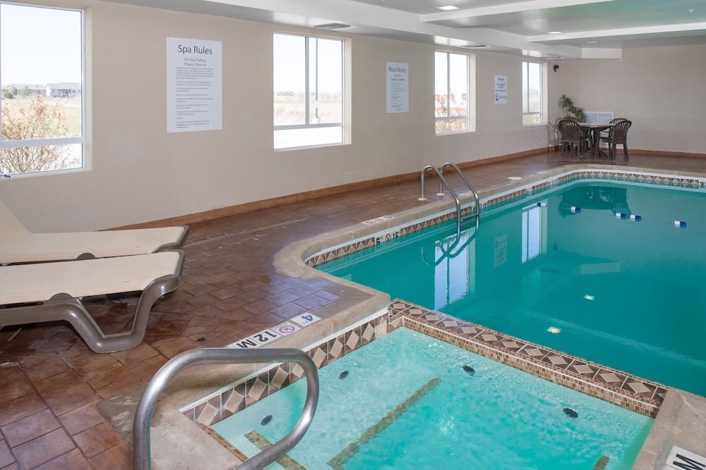 Holiday Inn Express & Suites Wichita Northwest Maize K-96 4/43
