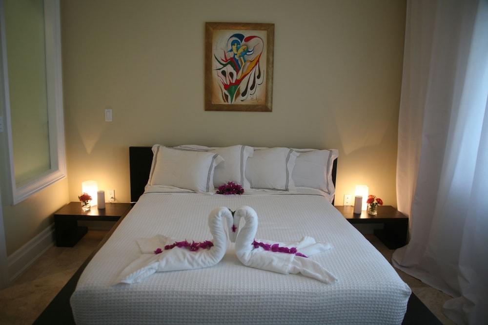 1 BEDROOM, CONDO