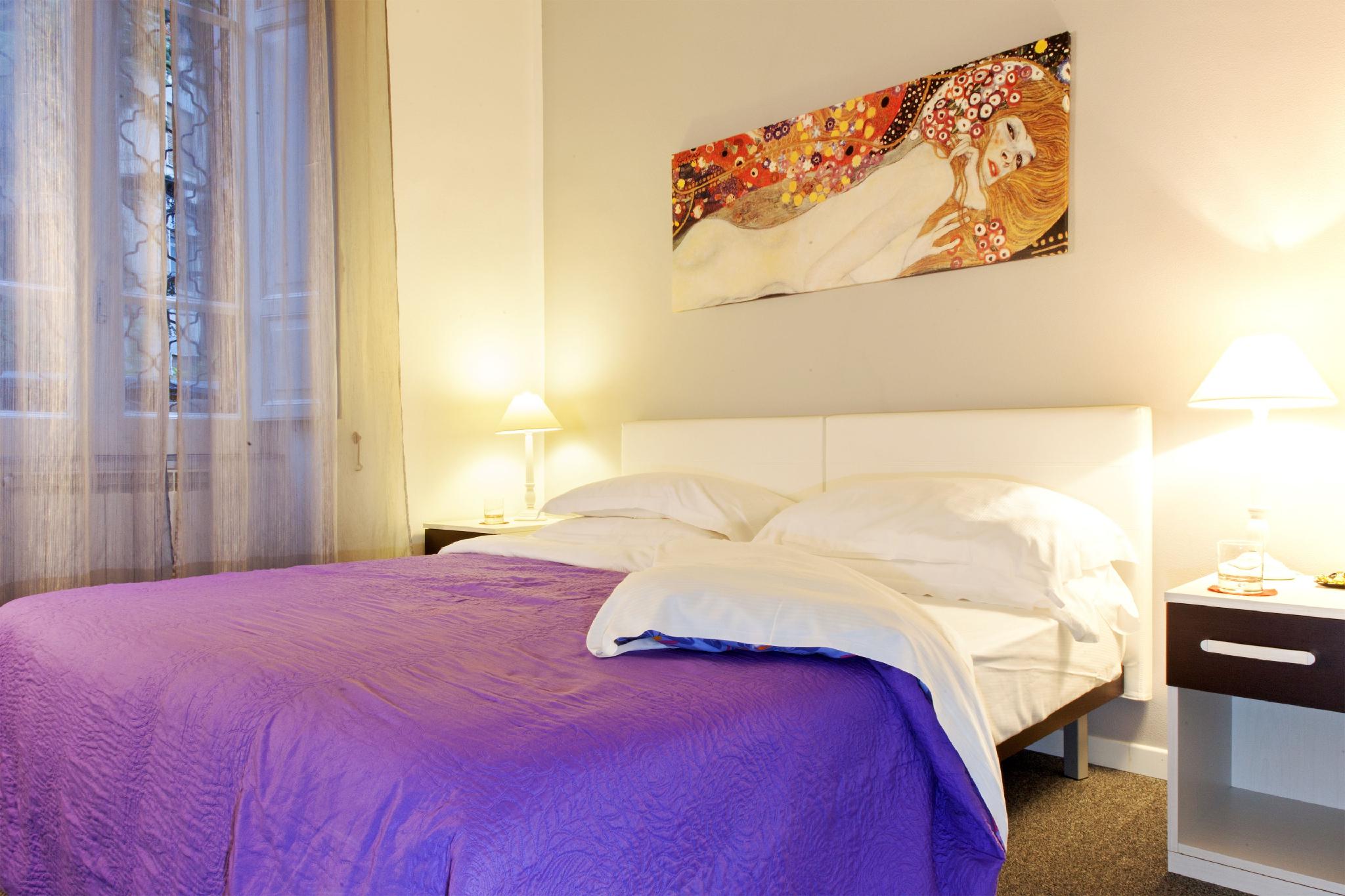 SUPERIOR, DOUBLE OR TWIN BED