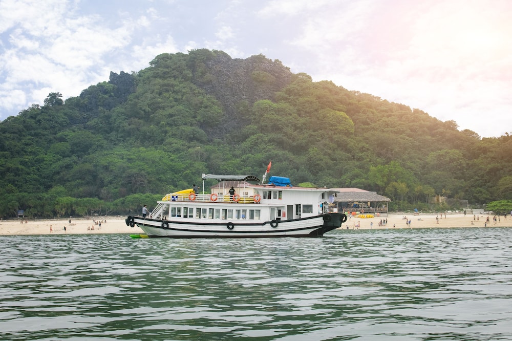 Catba Island Hotel 45/50