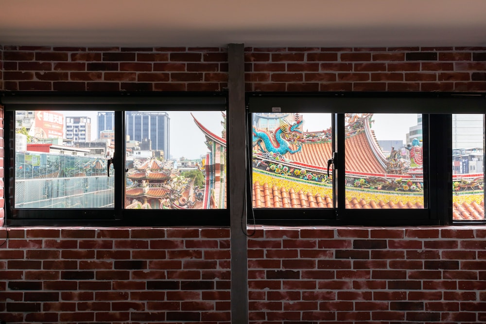 Long Shan Hotel 19/23