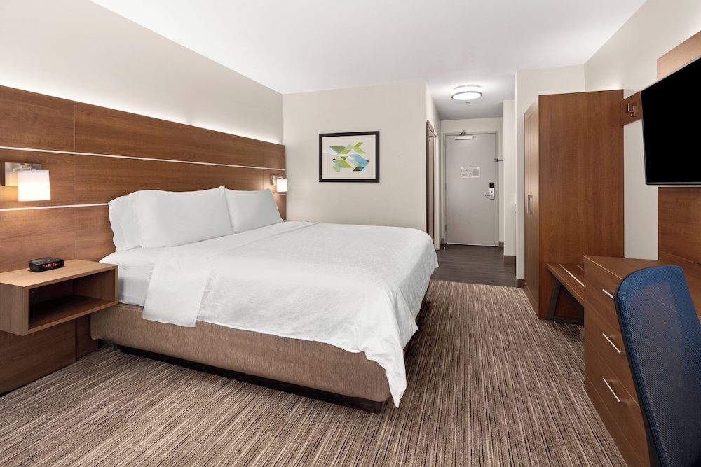 Standard, King Bed, Sofa, Accessible