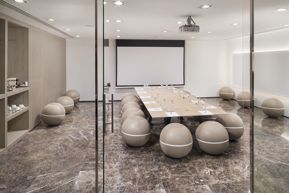 The Level at Melia Sevilla 54/62